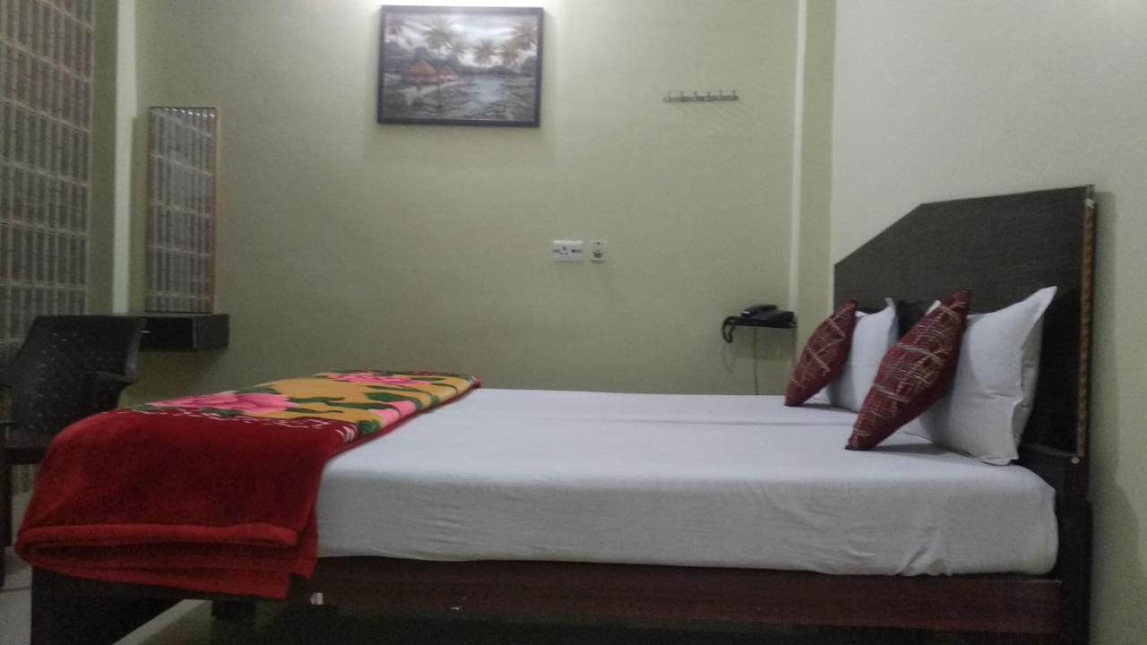 Hotel Giriraj Inn Waranasi Zewnętrze zdjęcie