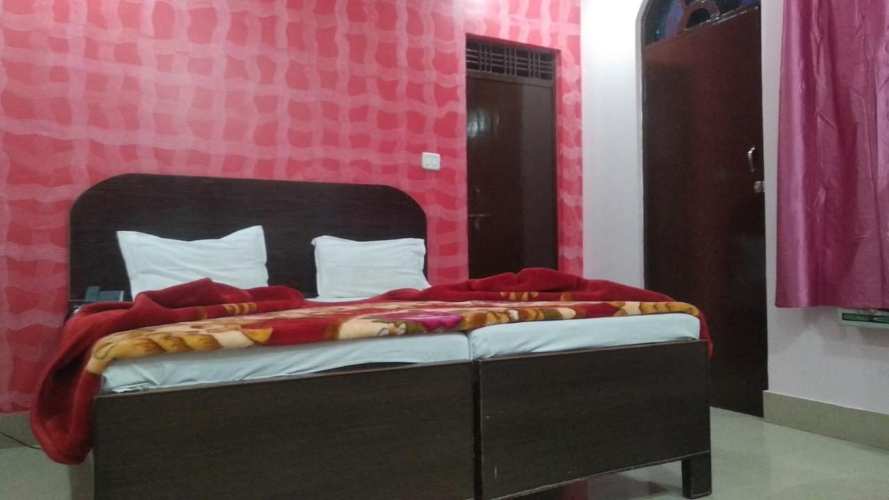 Hotel Giriraj Inn Waranasi Zewnętrze zdjęcie