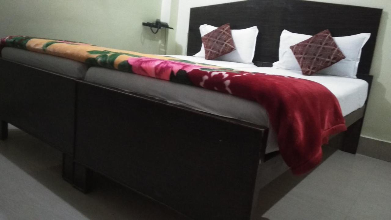 Hotel Giriraj Inn Waranasi Zewnętrze zdjęcie