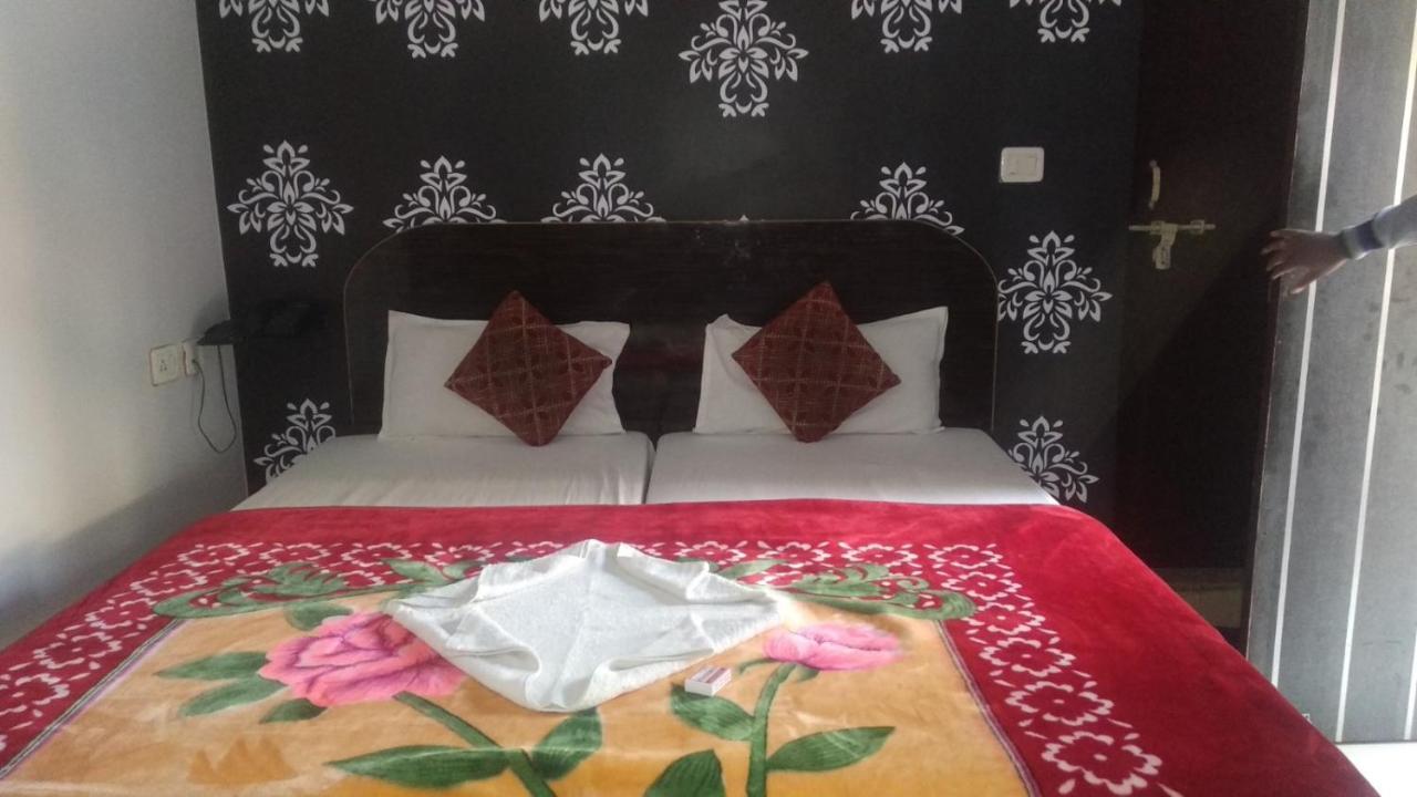 Hotel Giriraj Inn Waranasi Zewnętrze zdjęcie
