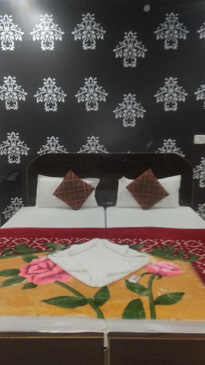 Hotel Giriraj Inn Waranasi Zewnętrze zdjęcie