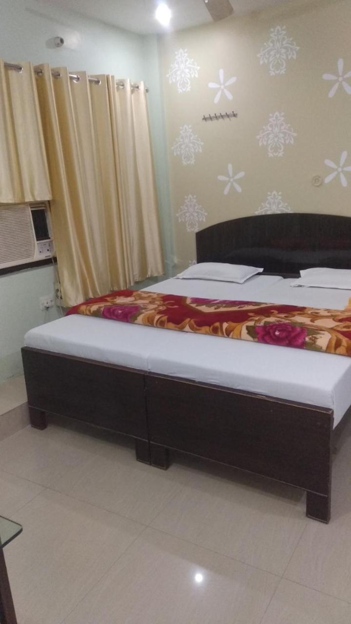 Hotel Giriraj Inn Waranasi Zewnętrze zdjęcie