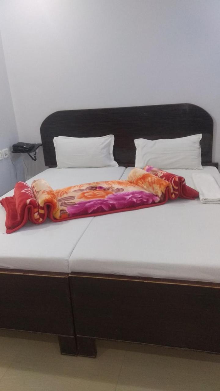 Hotel Giriraj Inn Waranasi Zewnętrze zdjęcie