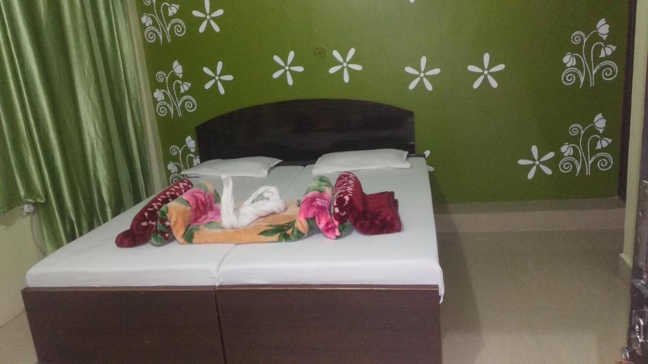 Hotel Giriraj Inn Waranasi Zewnętrze zdjęcie